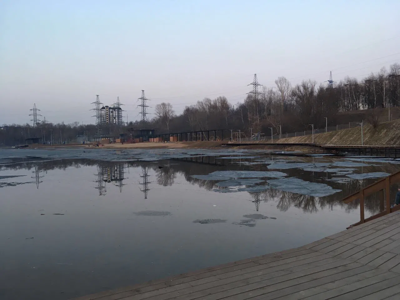 Парк у воды с причалом, фото 5