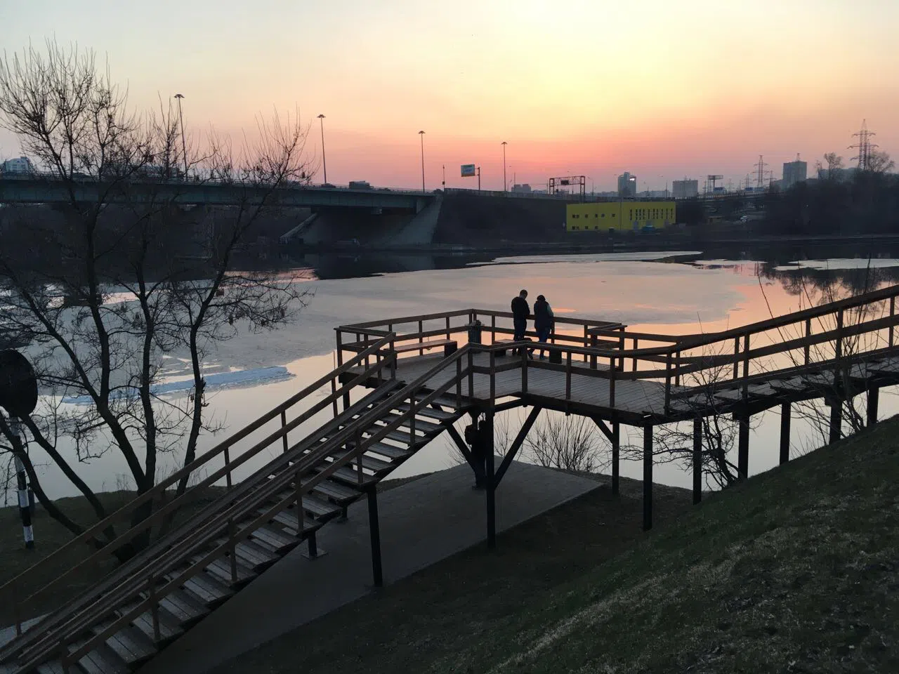 Парк у воды с причалом, фото 16