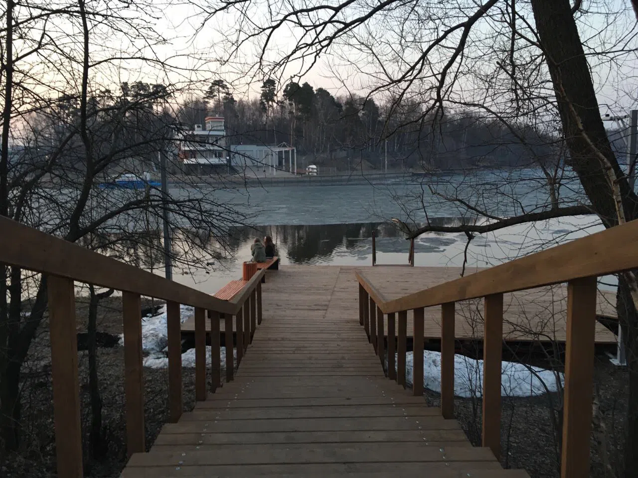 Парк у воды с причалом, фото 3