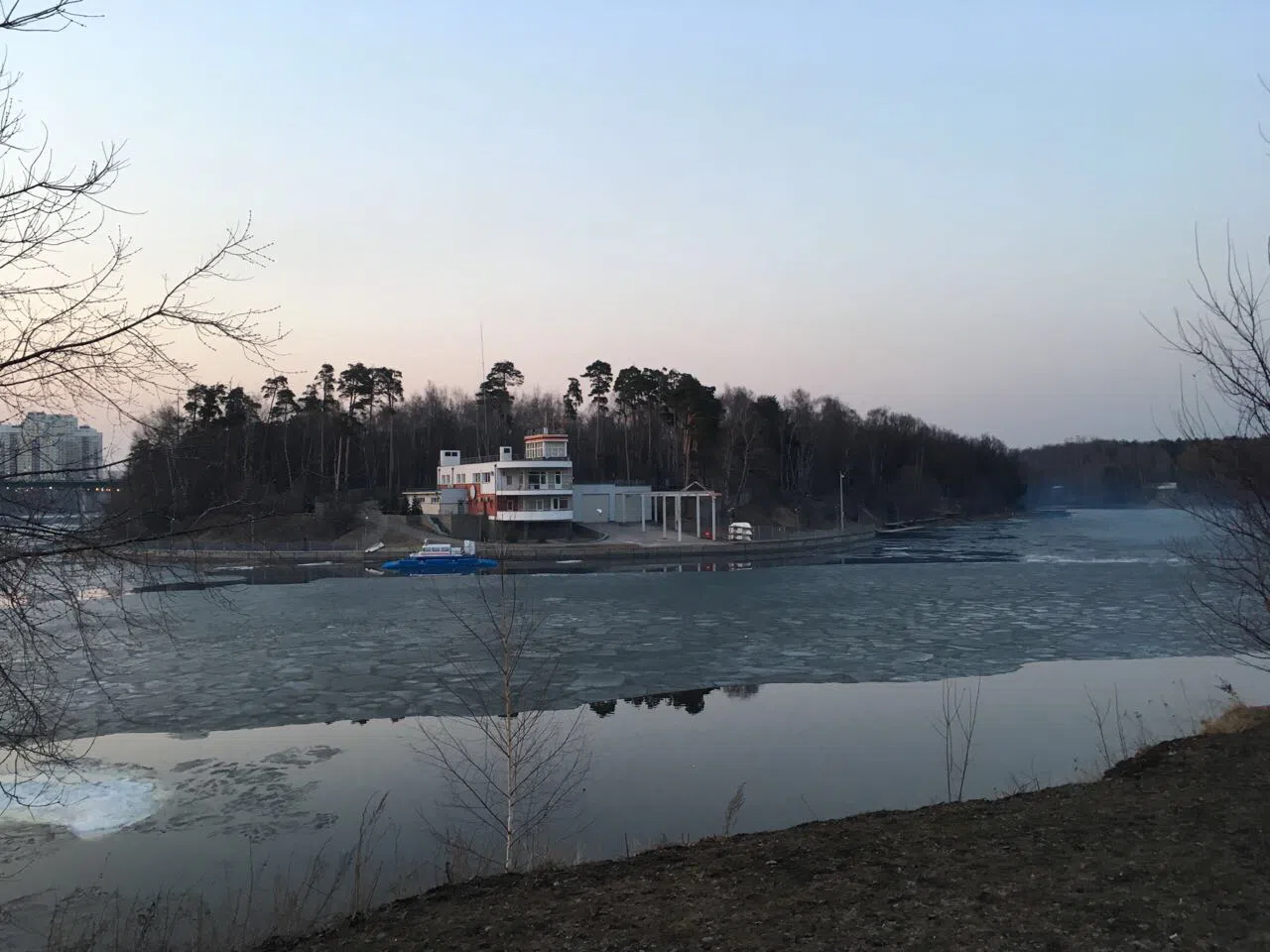 Парк у воды с причалом, фото 11