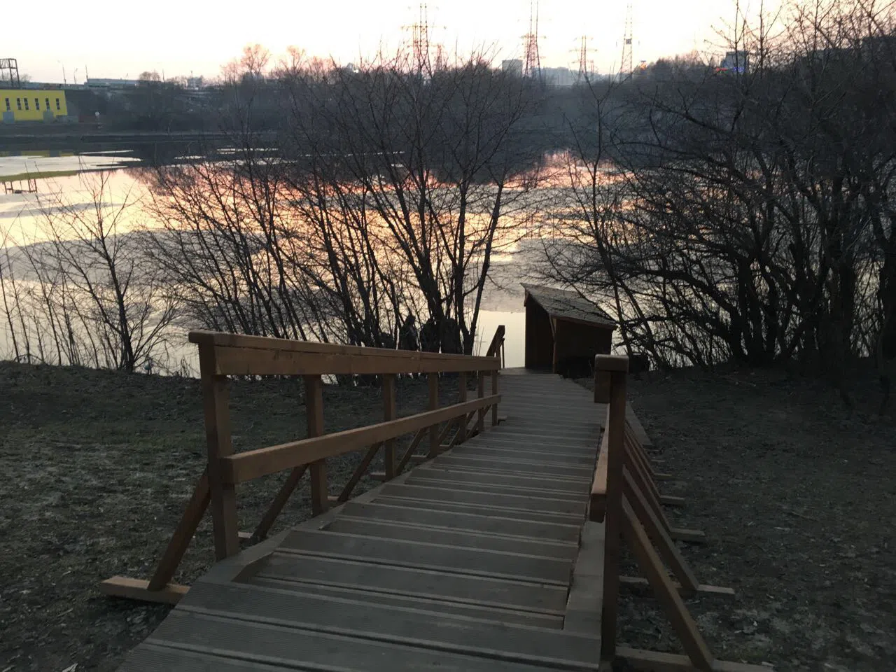 Парк у воды с причалом, фото 12