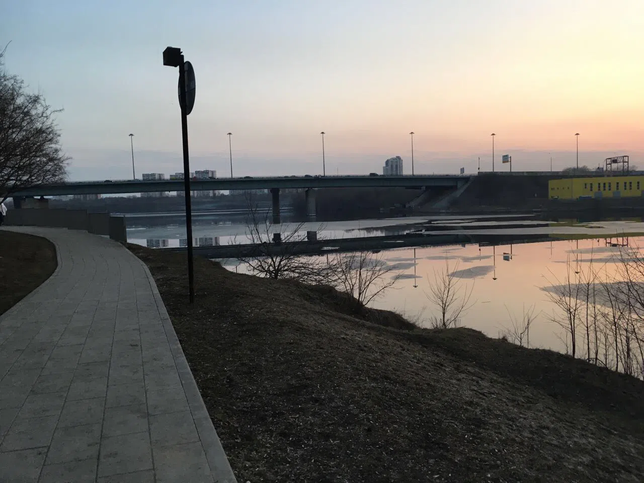 Парк у воды с причалом, фото 13