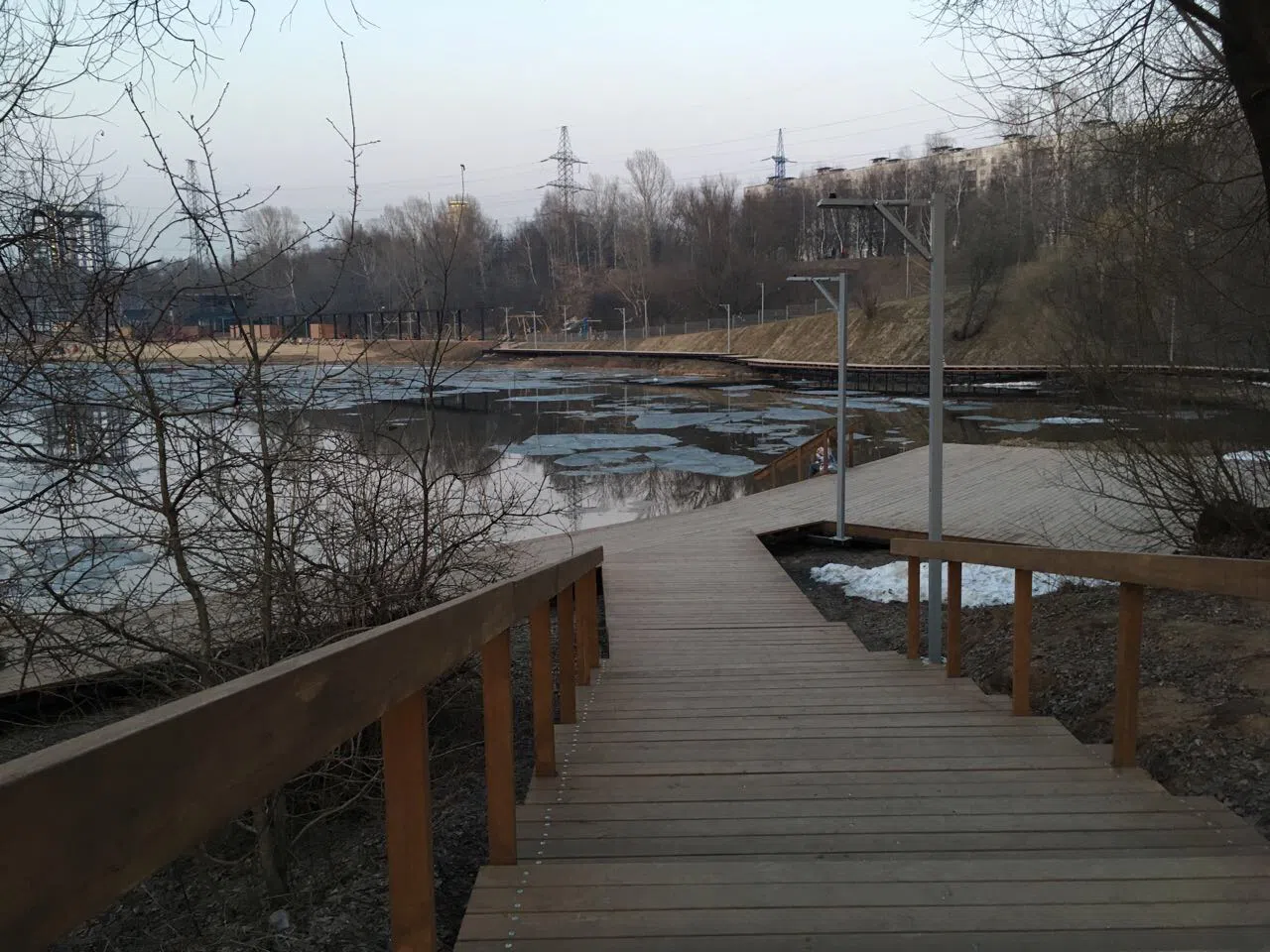 Парк у воды с причалом, фото 10