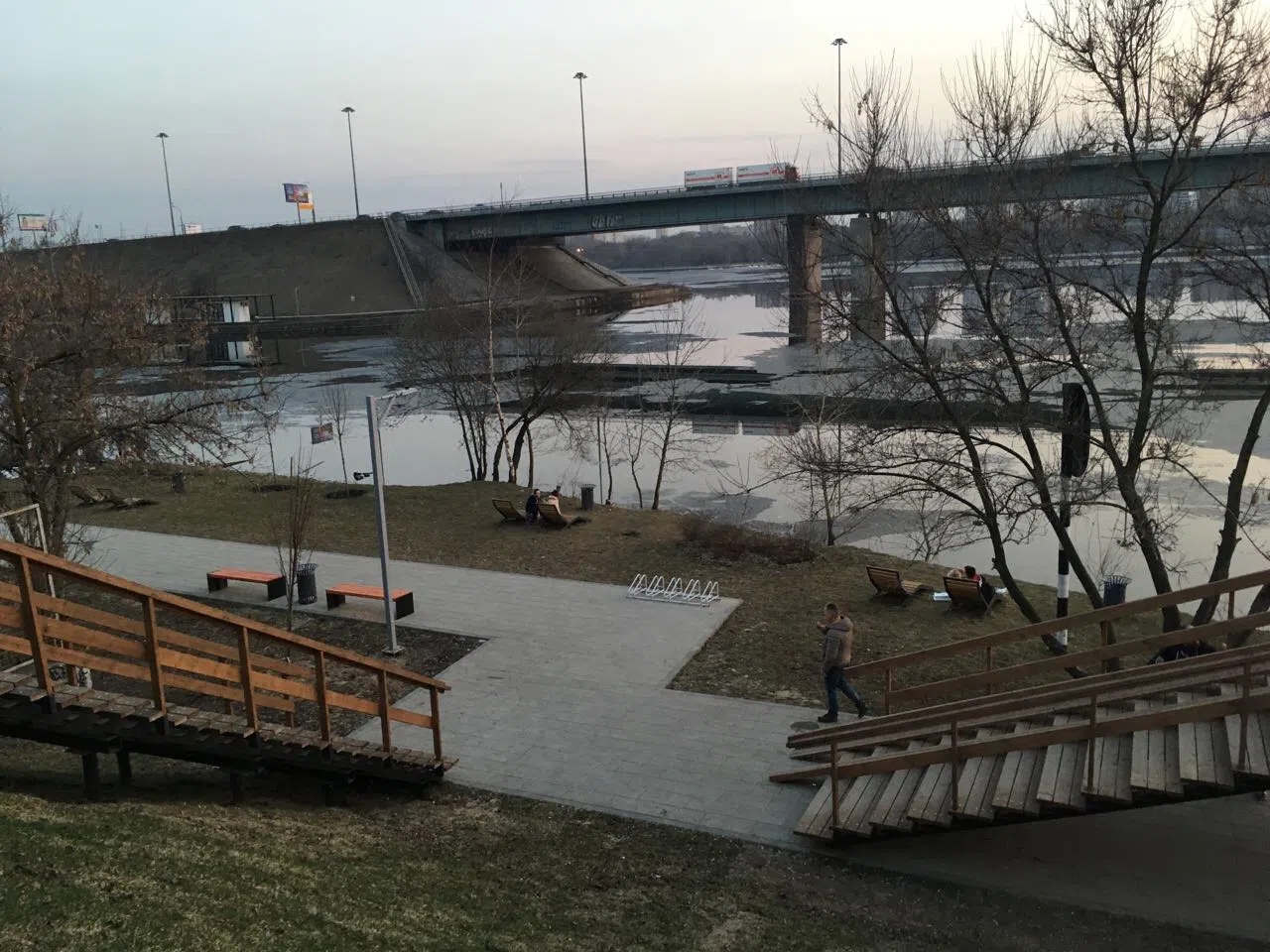 Парк у воды с причалом, фото 15