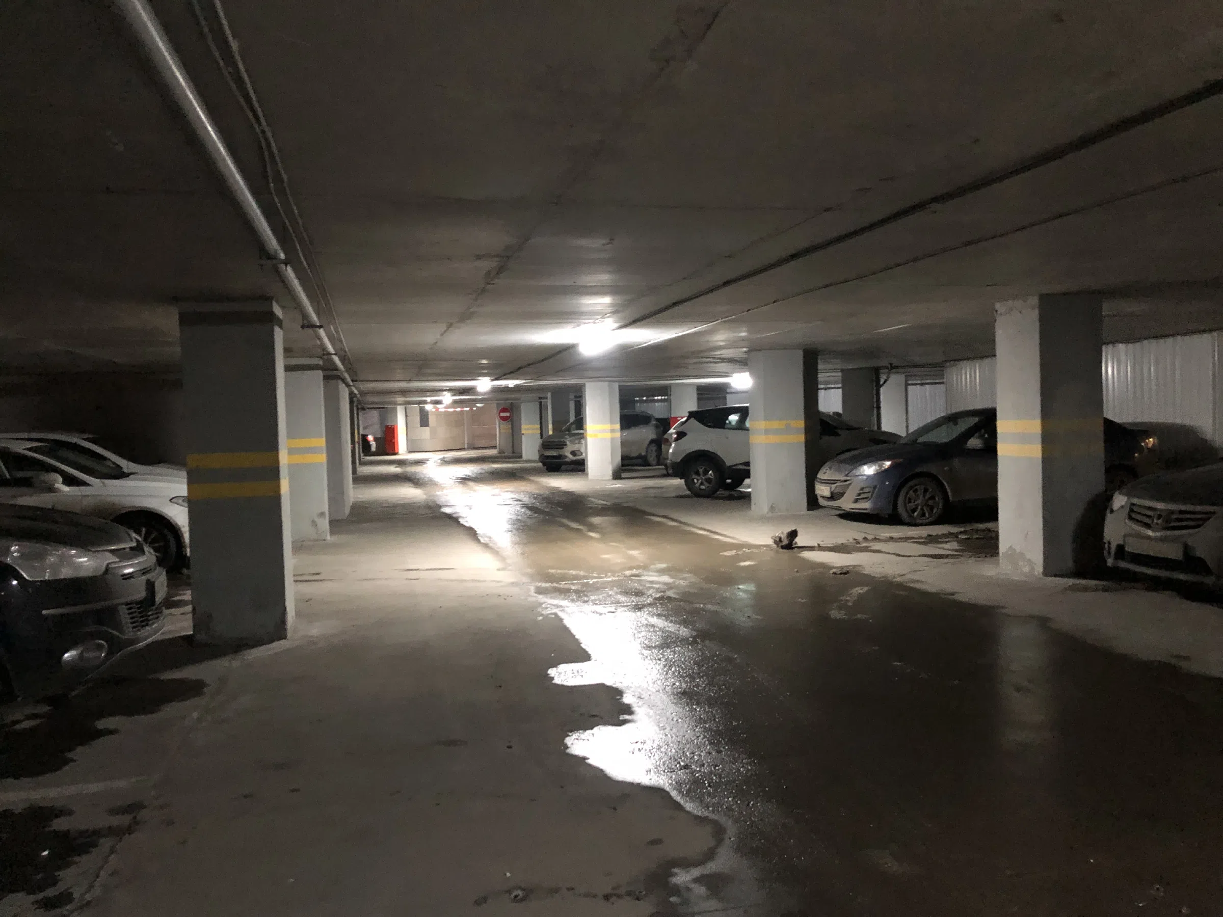 Холодная бетонная парковка, фото 1