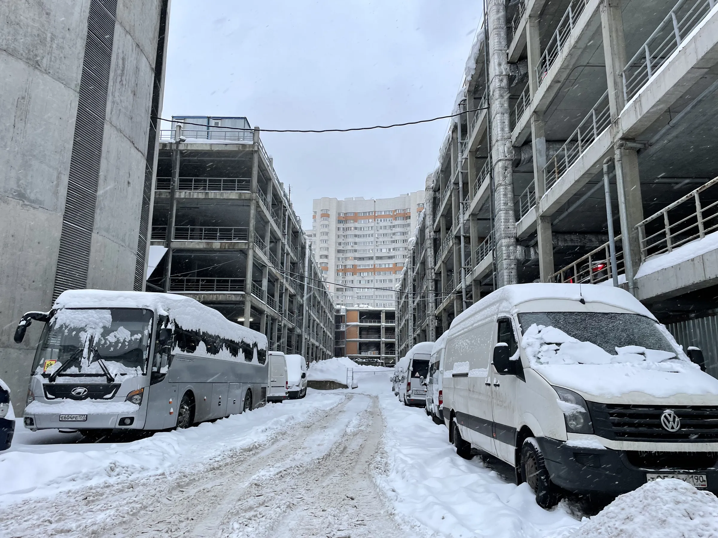 Парковка с круглым въездом, фото 1