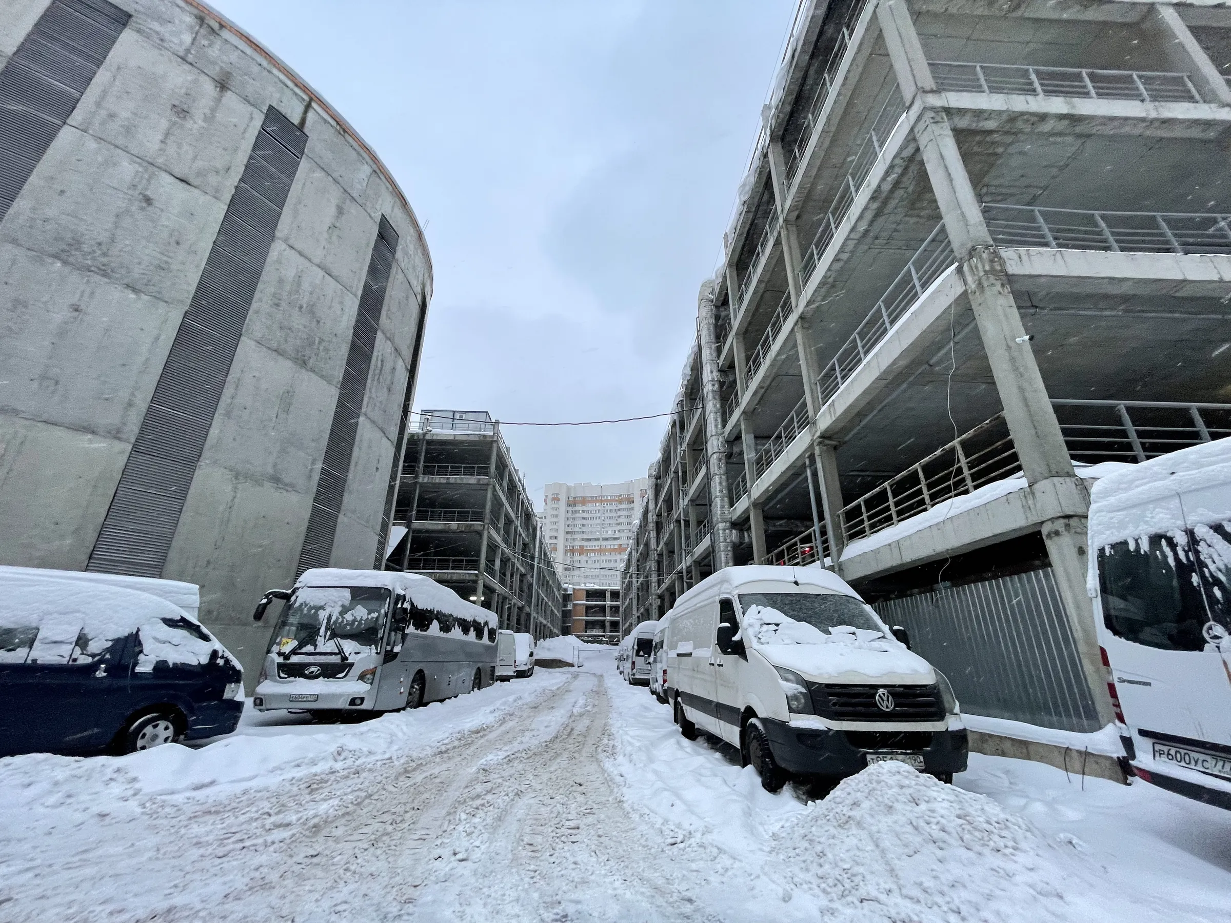 Парковка с круглым въездом, фото 2