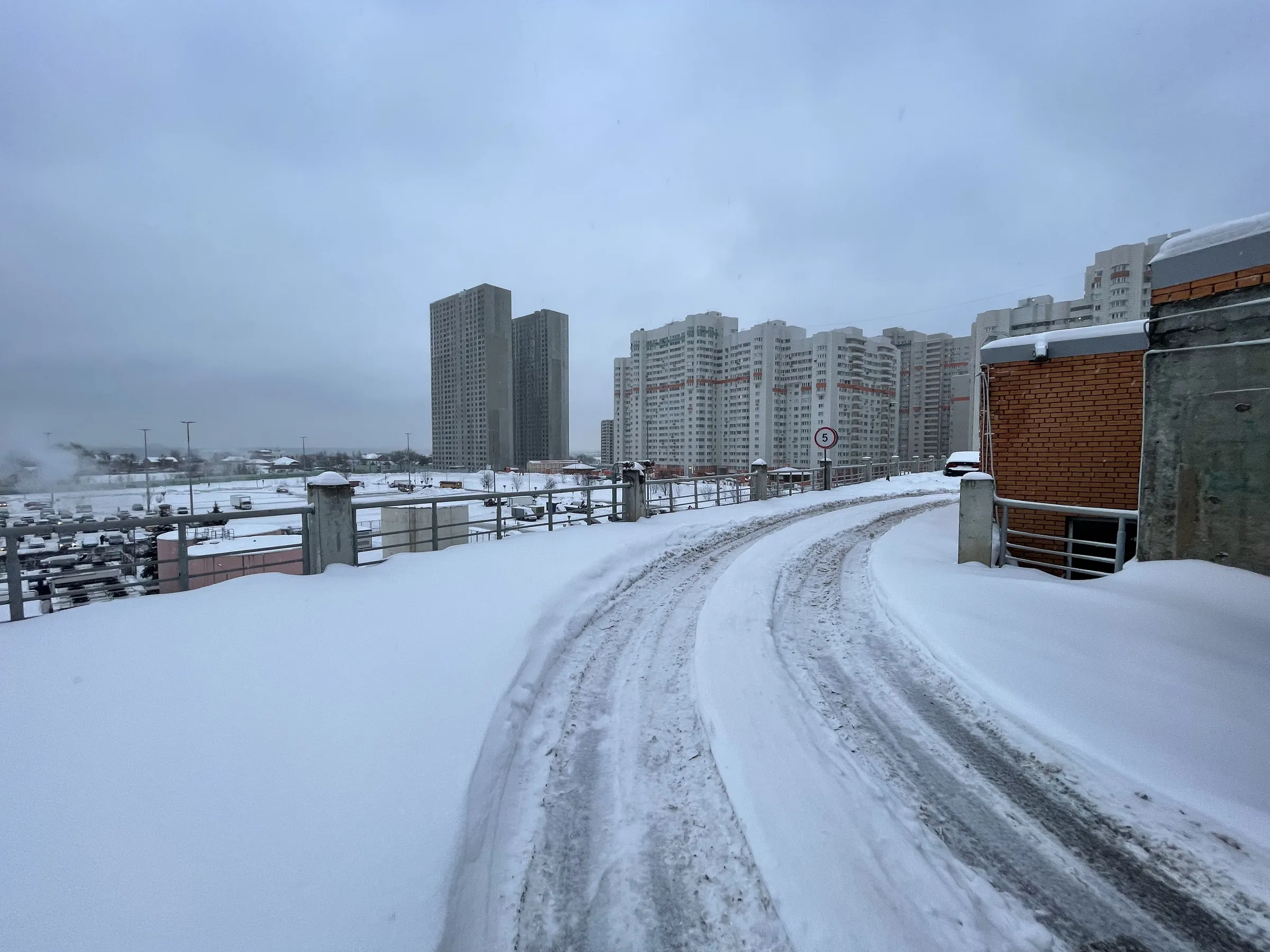 Парковка с круглым въездом, фото 7