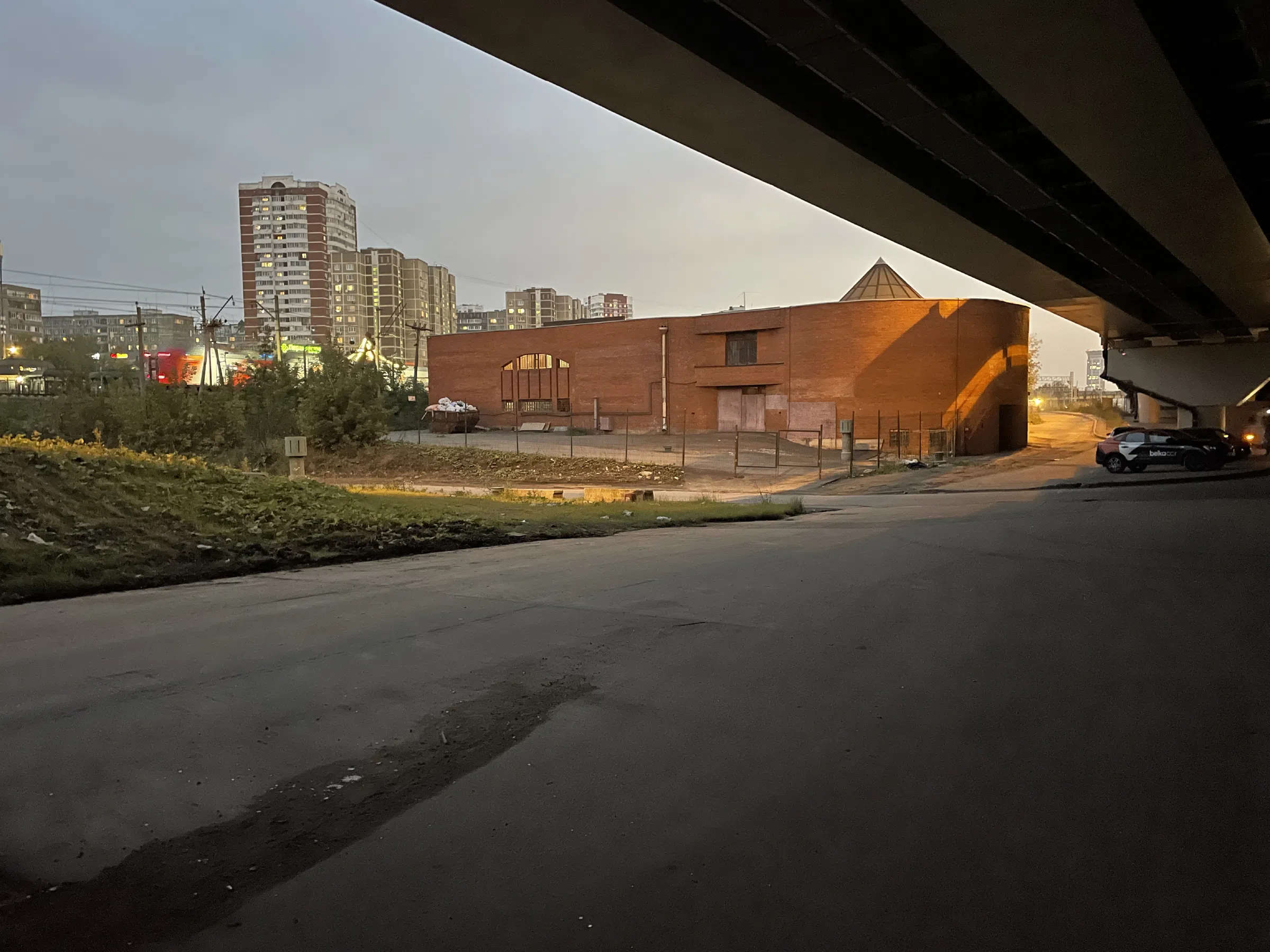 Парковка под путепроводом, фото 10