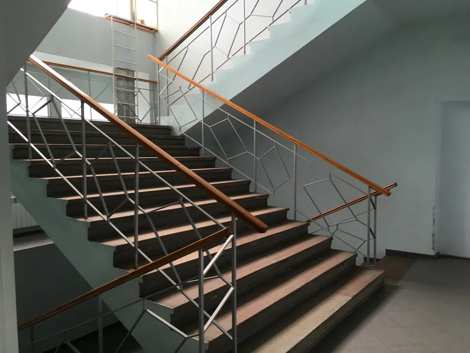 Брутальная индустриальная лестница, фото 4