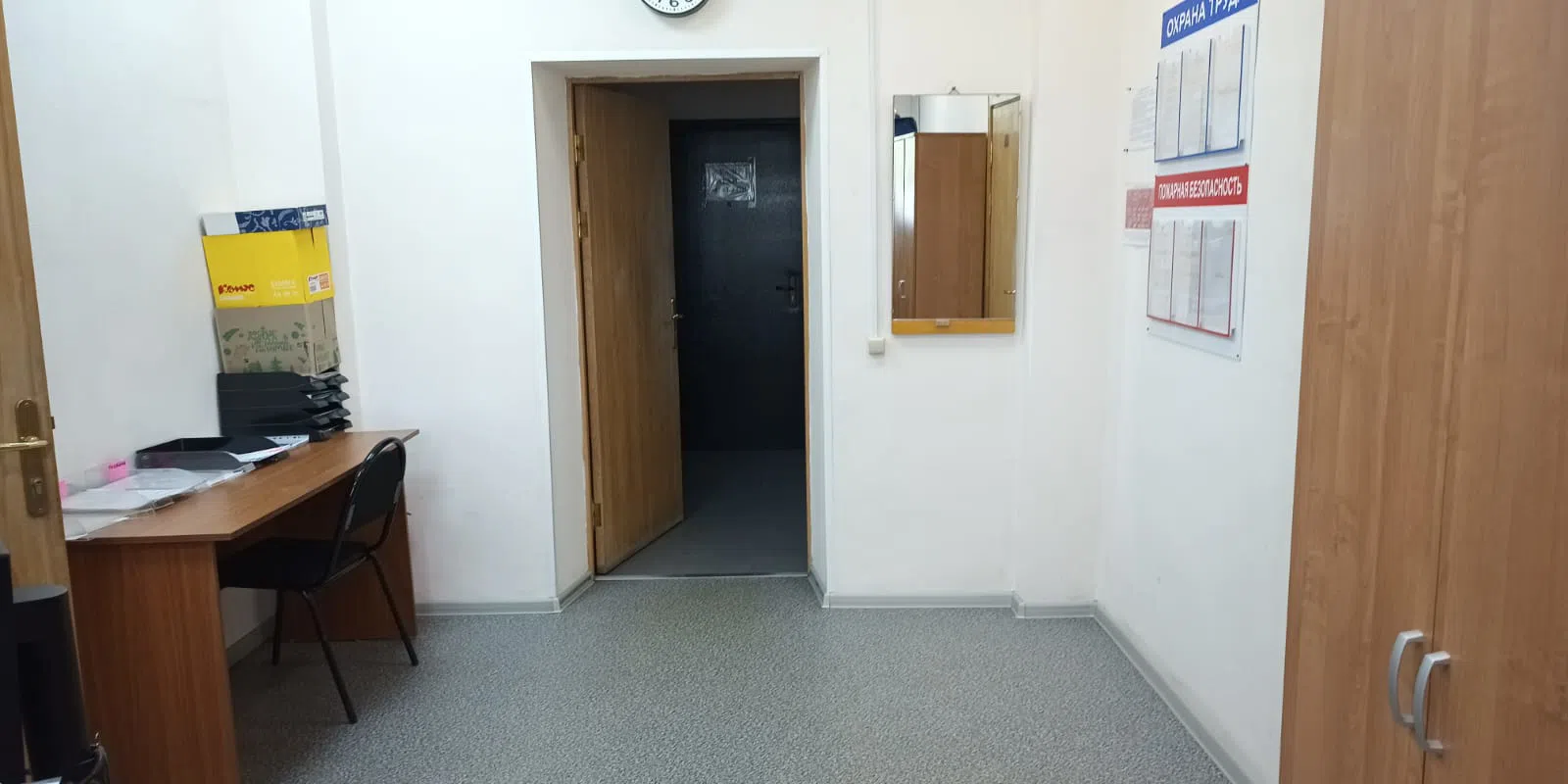 Кабинет со строгим интерьером, фото 2