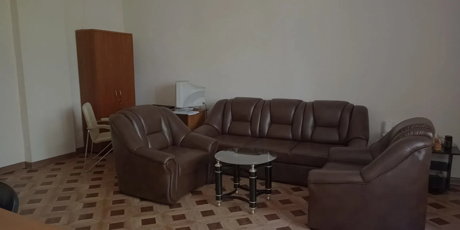 Кабинет со строгим интерьером, фото 8