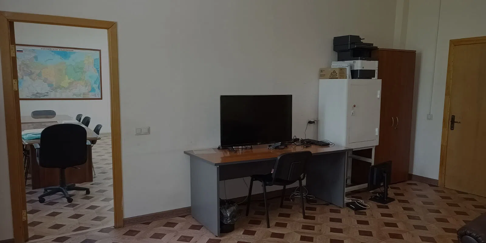 Кабинет со строгим интерьером, фото 9