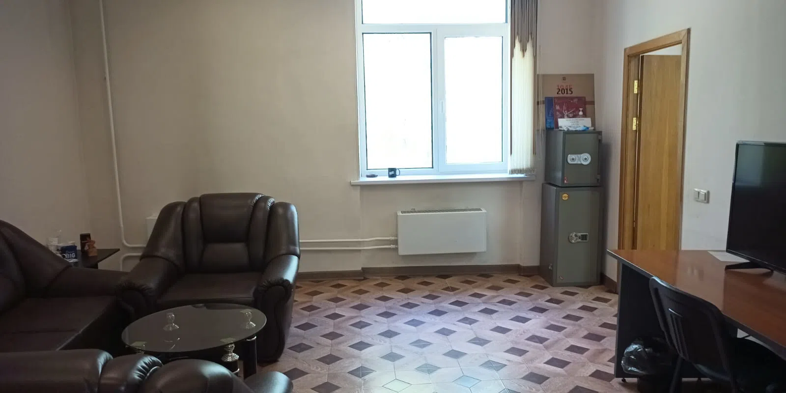 Кабинет со строгим интерьером, фото 10