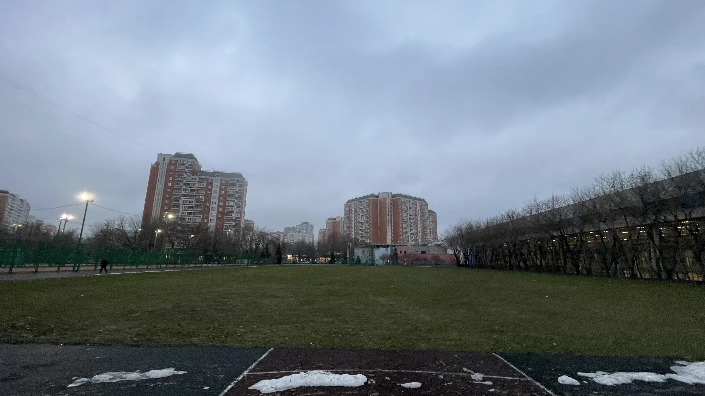 Хай-тек спорткомплекс с полем, фото 11