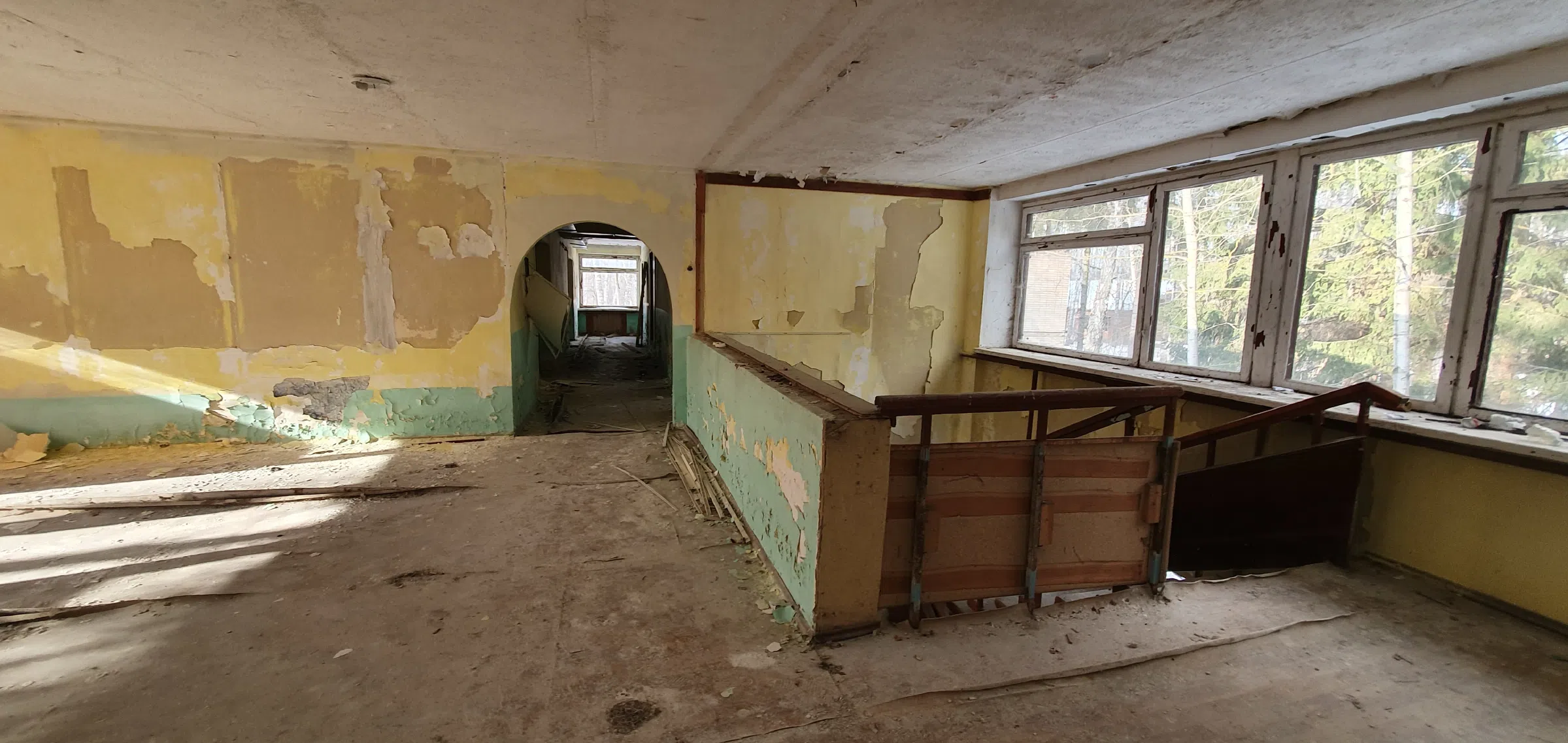 Заброшенный лесхоз со сложной лестницей, фото 13