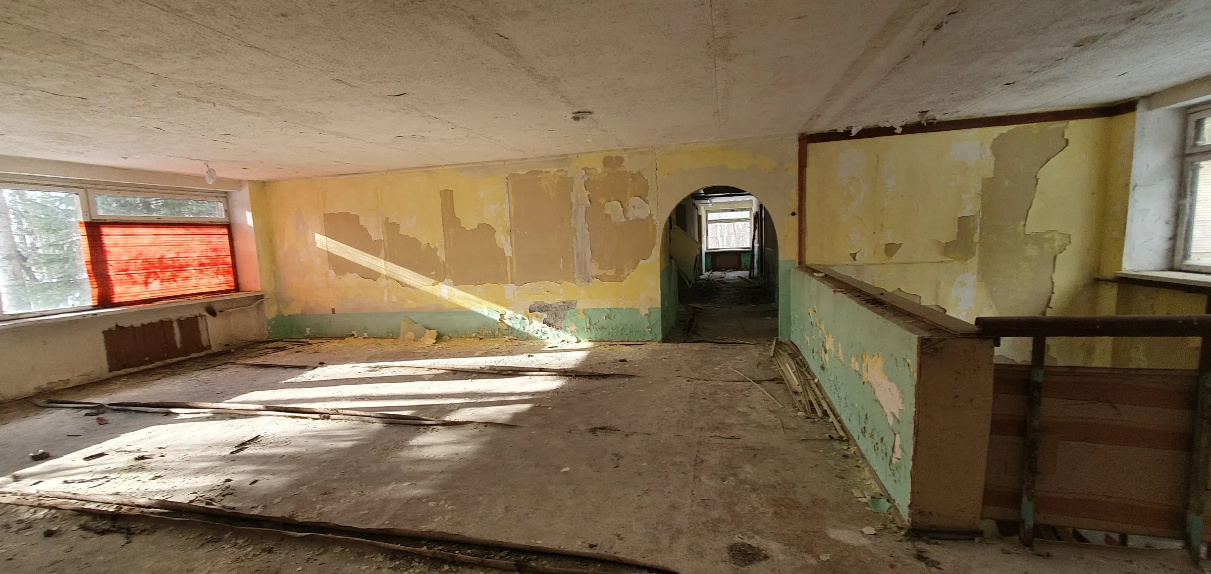 Заброшенный лесхоз со сложной лестницей, фото 12