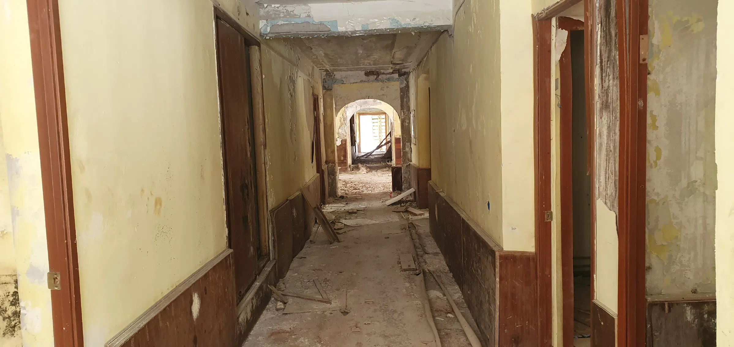 Заброшенный лесхоз со сложной лестницей, фото 6