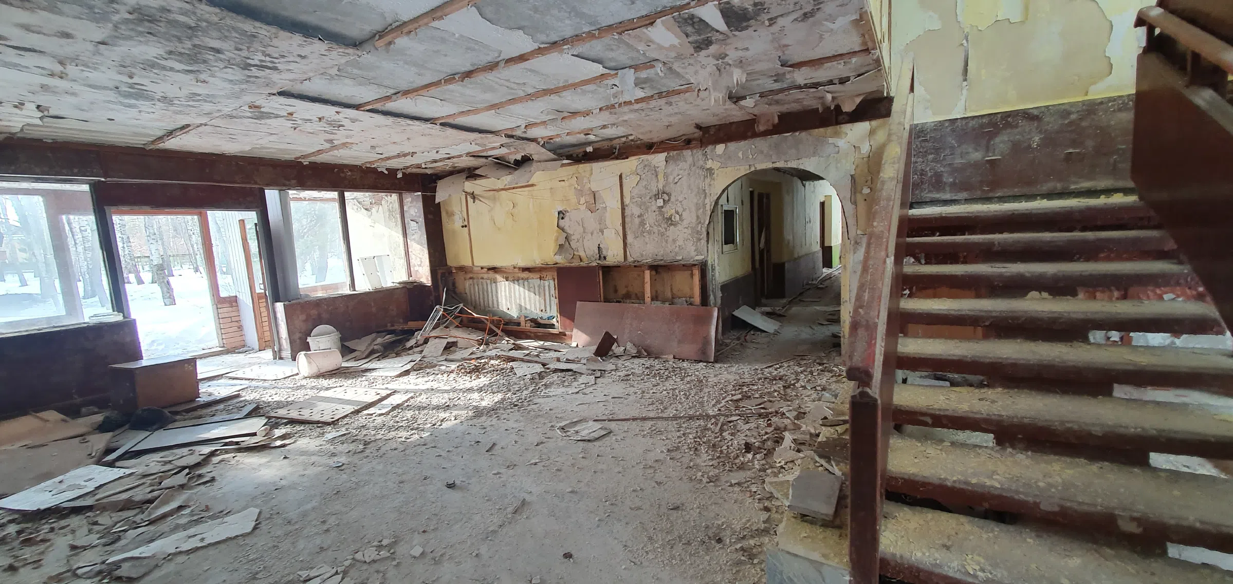 Заброшенный лесхоз со сложной лестницей, фото 4
