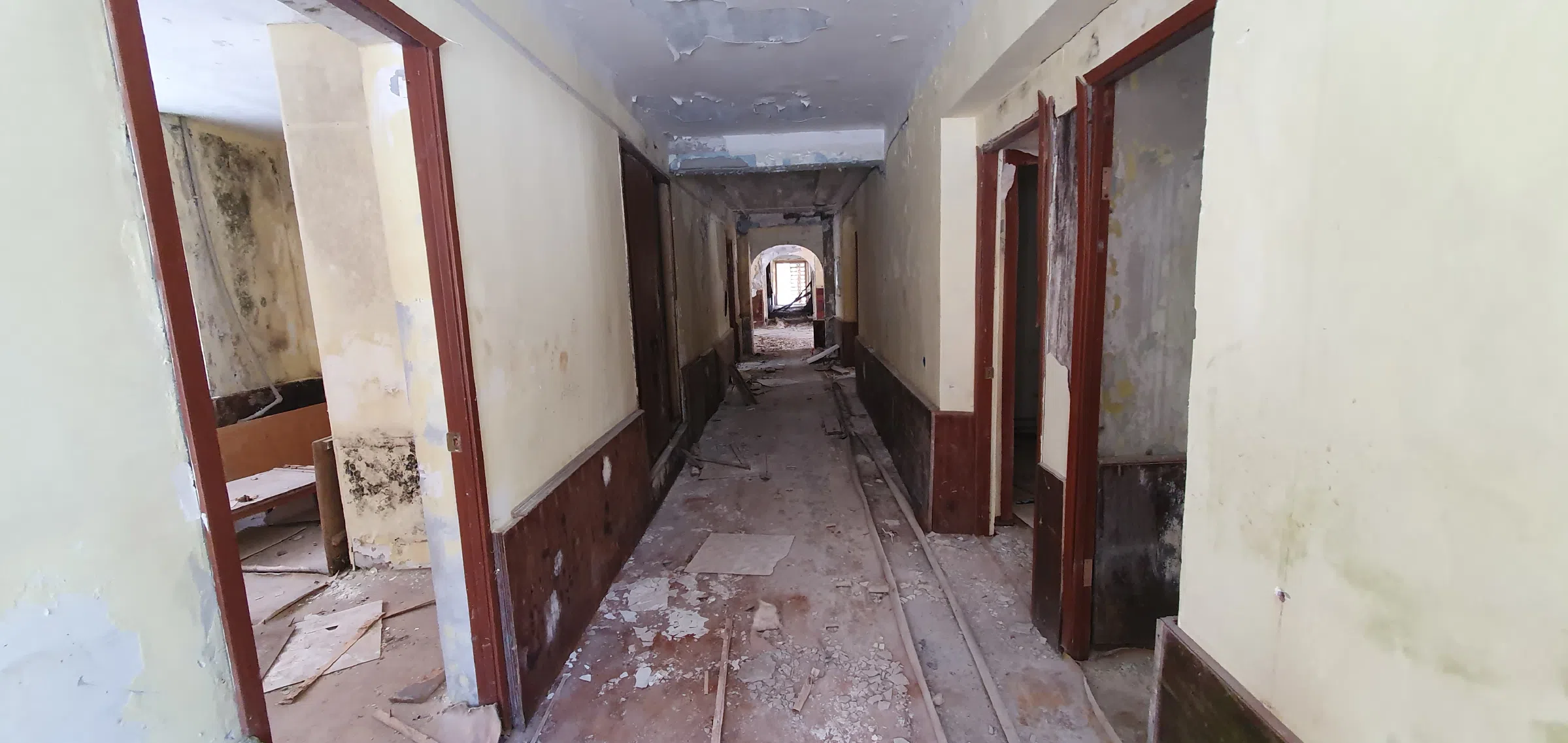 Заброшенный лесхоз со сложной лестницей, фото 5