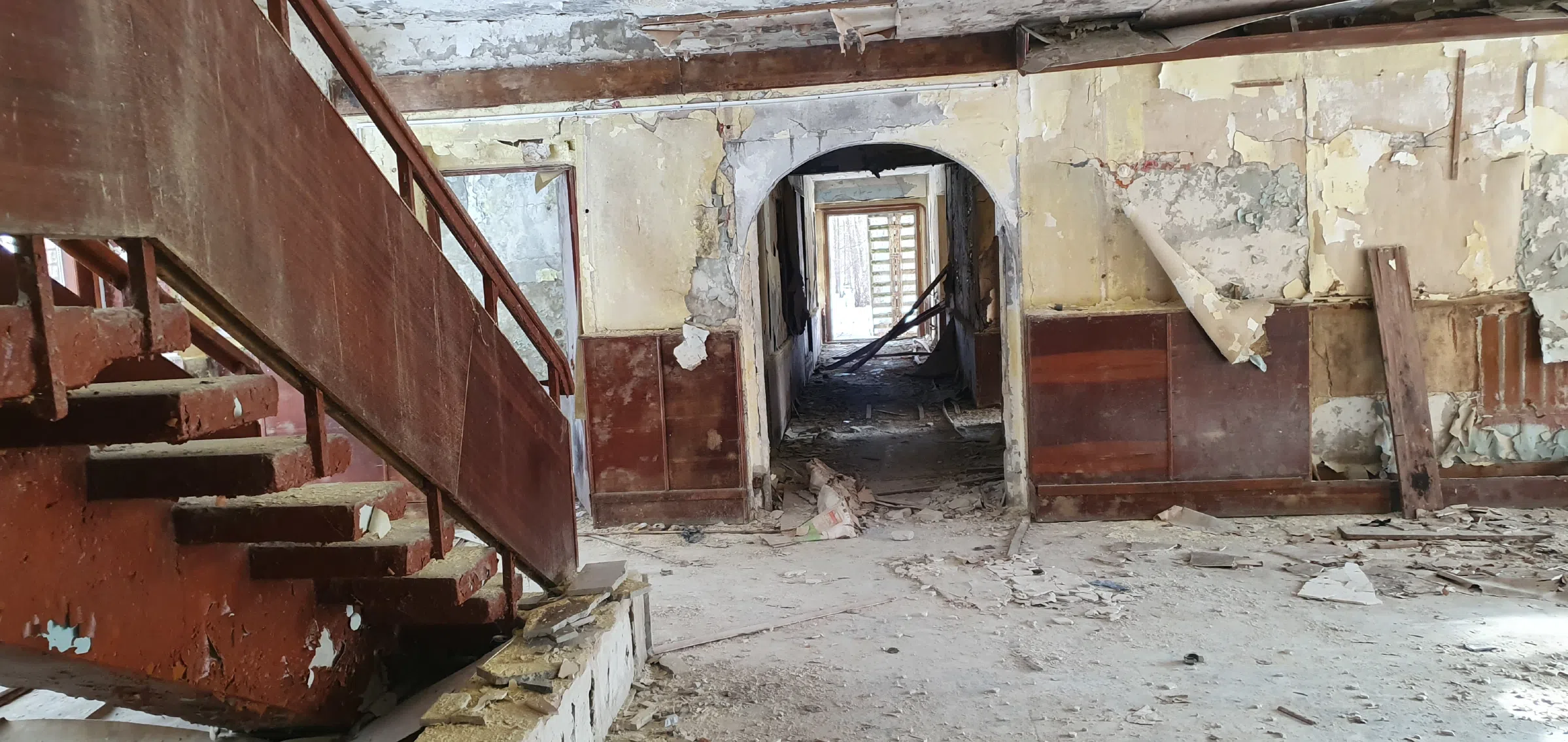 Заброшенный лесхоз со сложной лестницей, фото 7