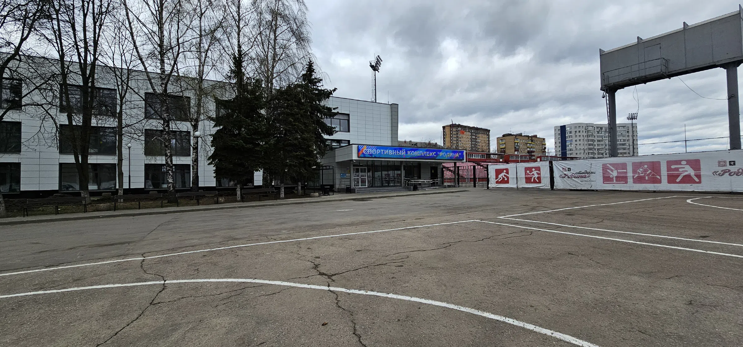 Стадион с церковью, фото 1