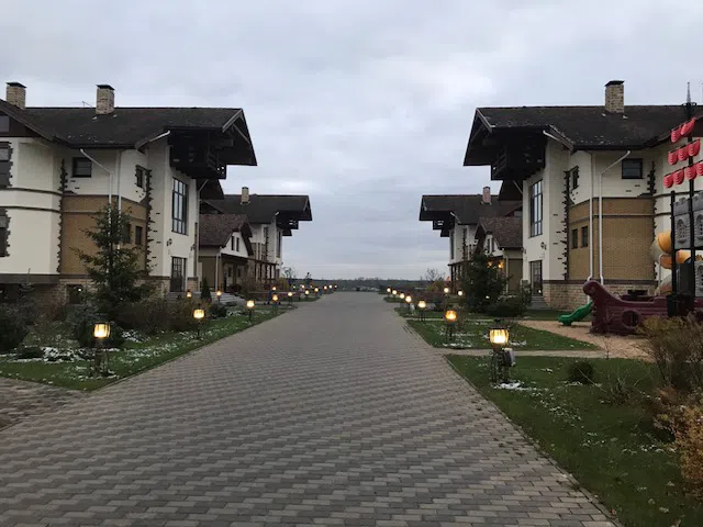Ряд коттеджей с террасами, фото 1