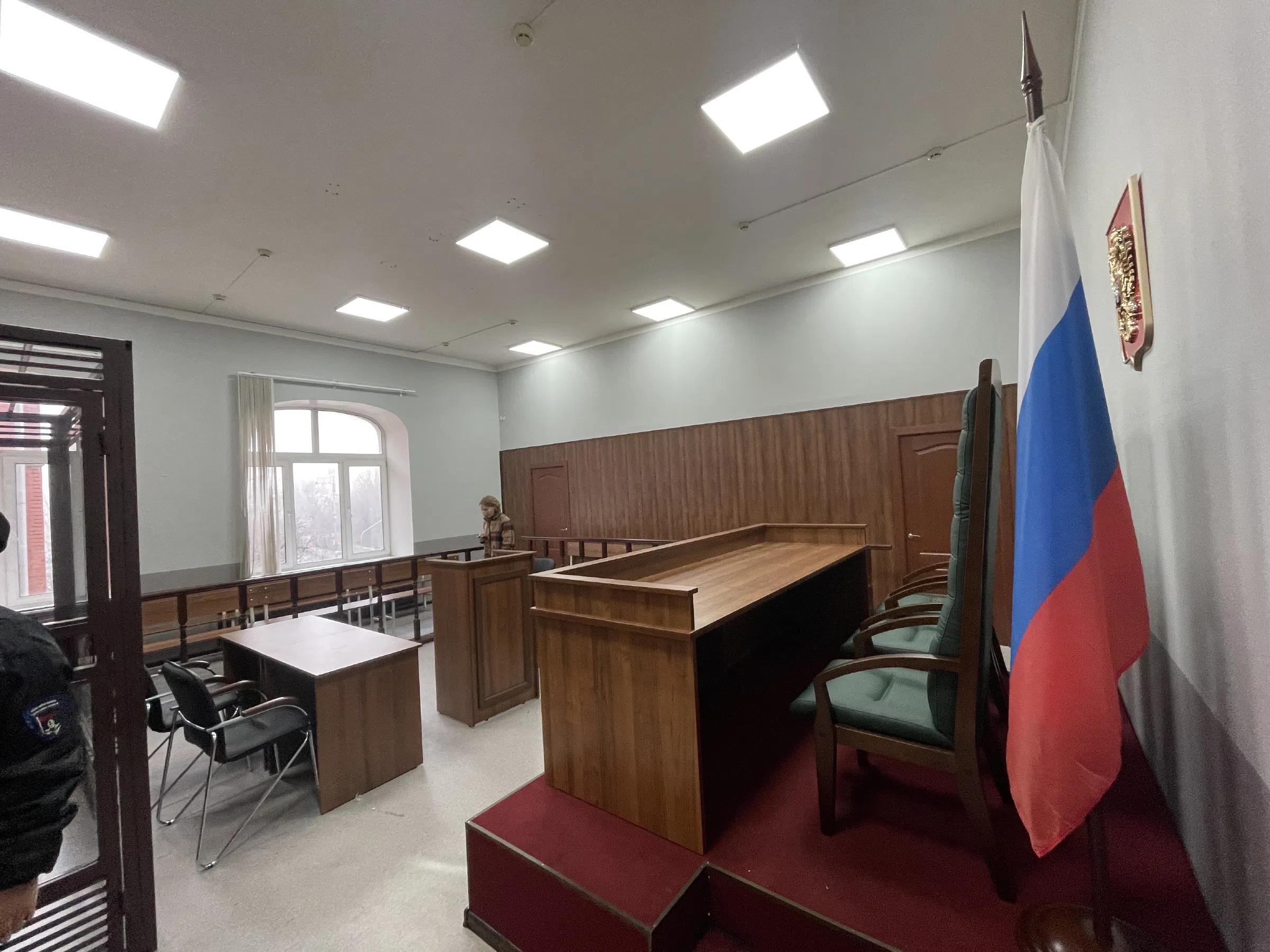Зал суда с атрибутикой, фото 1