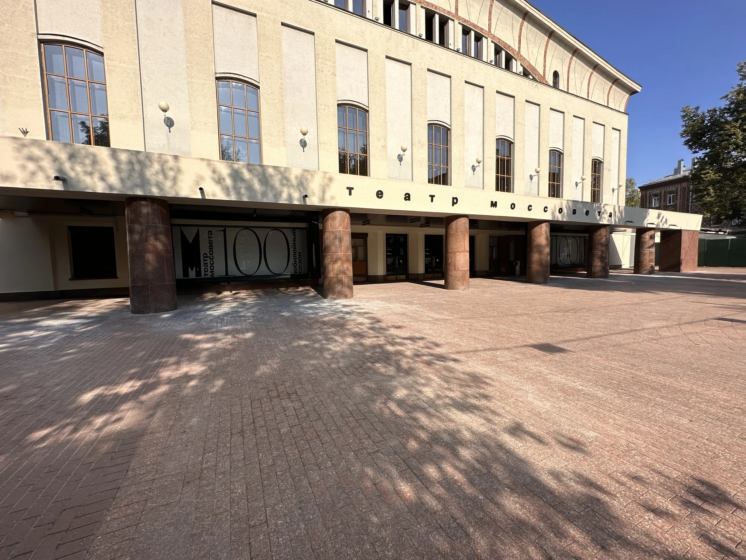 Театр с фонтаном в парке, фото 18