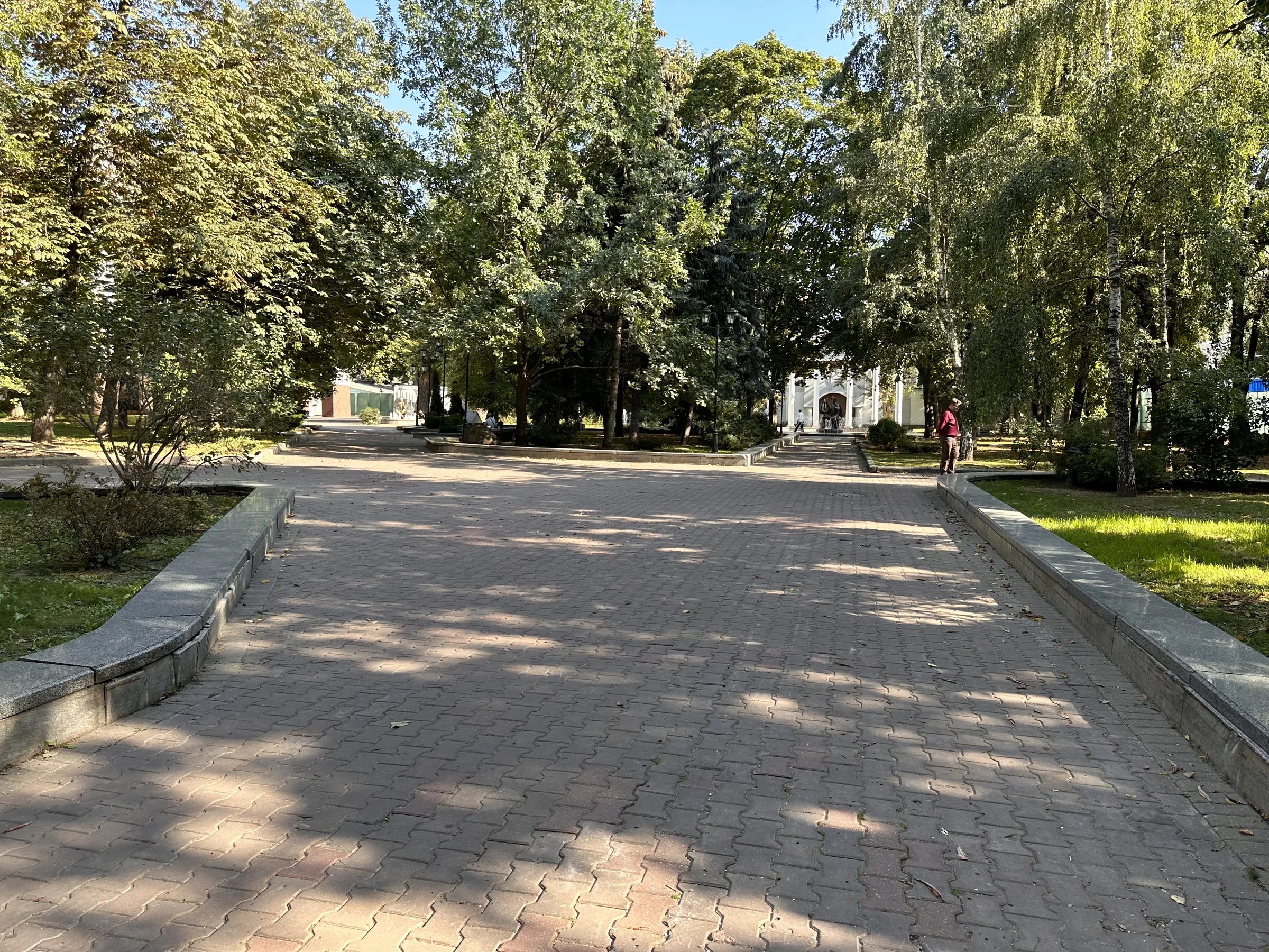 Театр с фонтаном в парке, фото 3