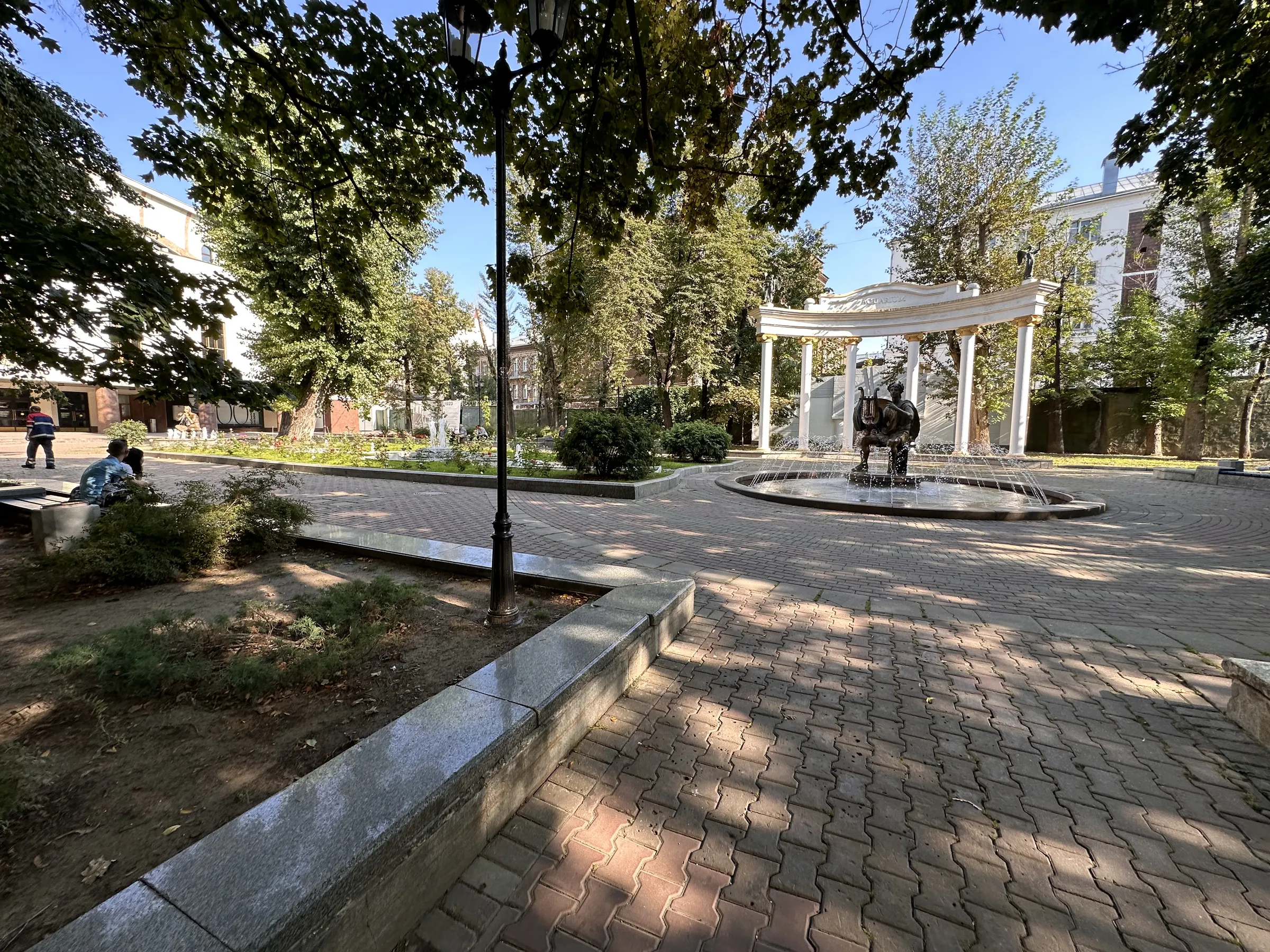 Театр с фонтаном в парке, фото 6