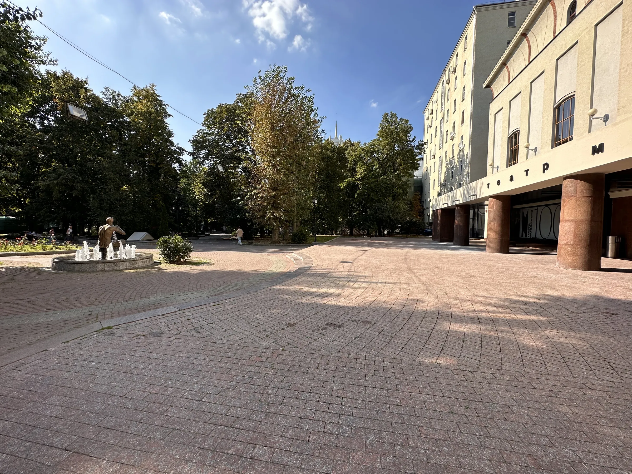 Театр с фонтаном в парке, фото 12