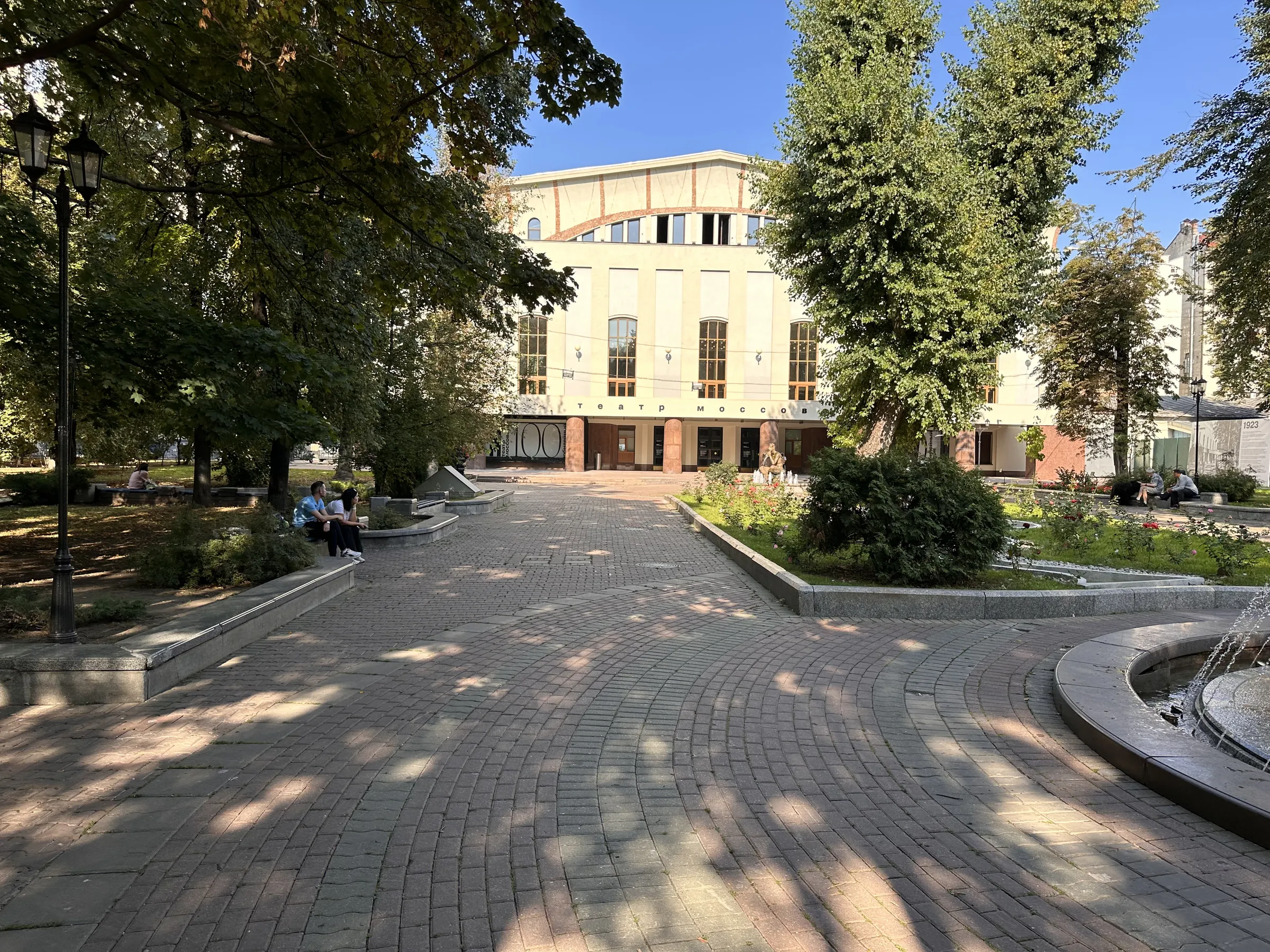 Театр с фонтаном в парке, фото 7