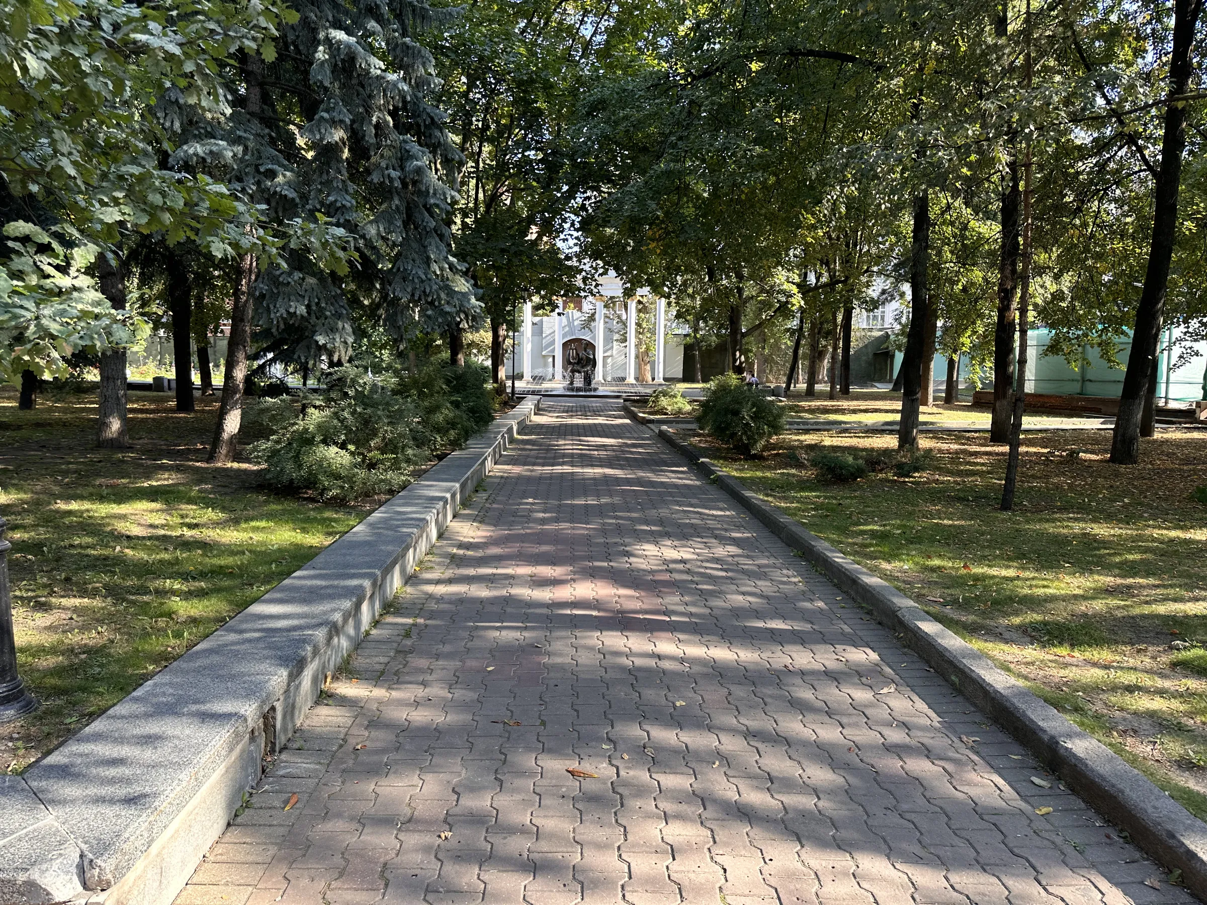 Театр с фонтаном в парке, фото 4