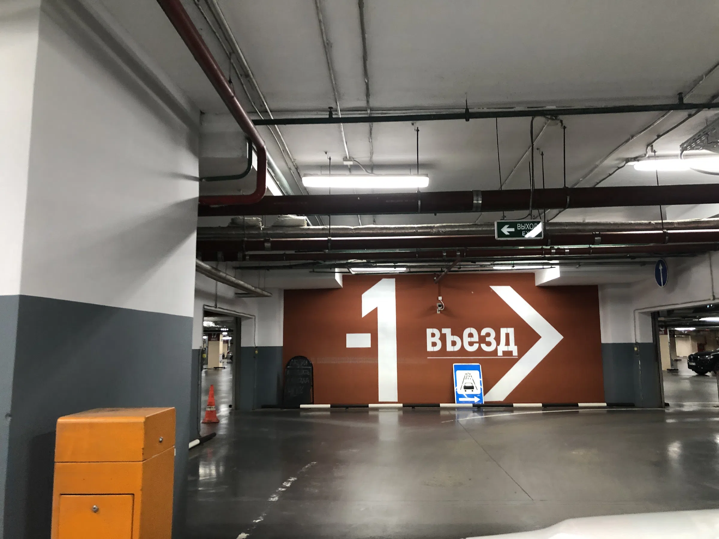 Паркинг с рыжим входом, фото 3