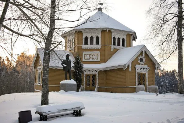 Резная изба у пруда, фото 9
