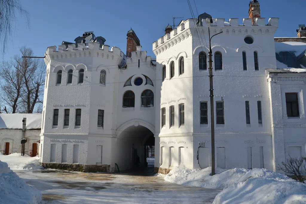 Неоготический замок с башнями, фото 2