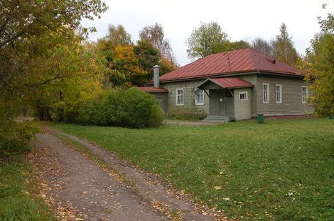 Старинная дача у пруда, фото 3