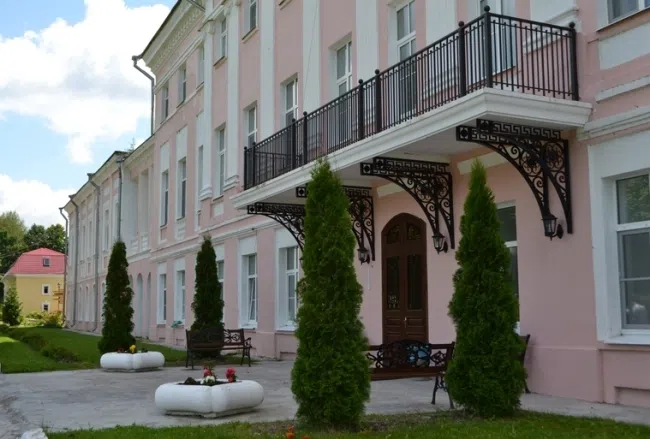 Розовая усадьба в парке, фото 2