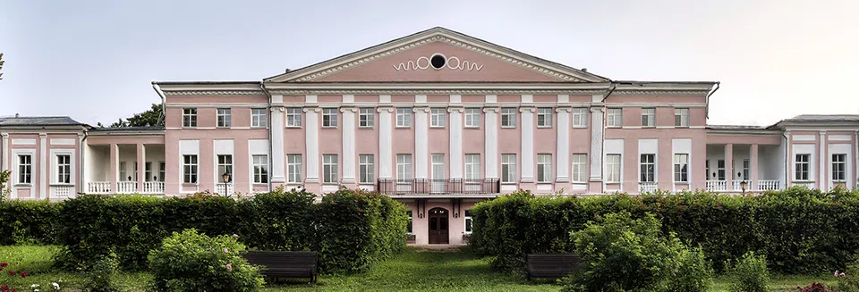 Розовая усадьба в парке, фото 1