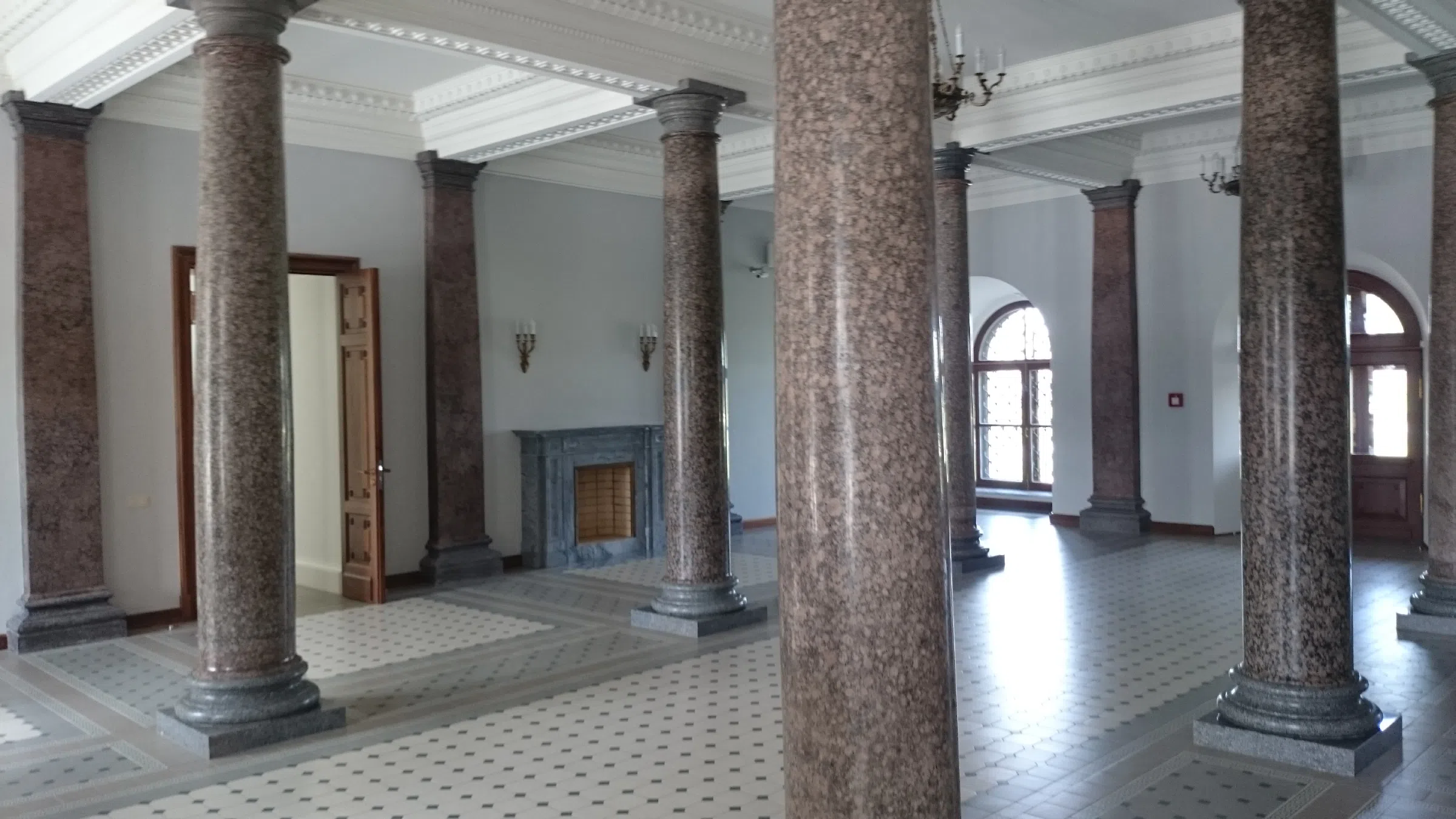 Гранитный дворец, фото 1