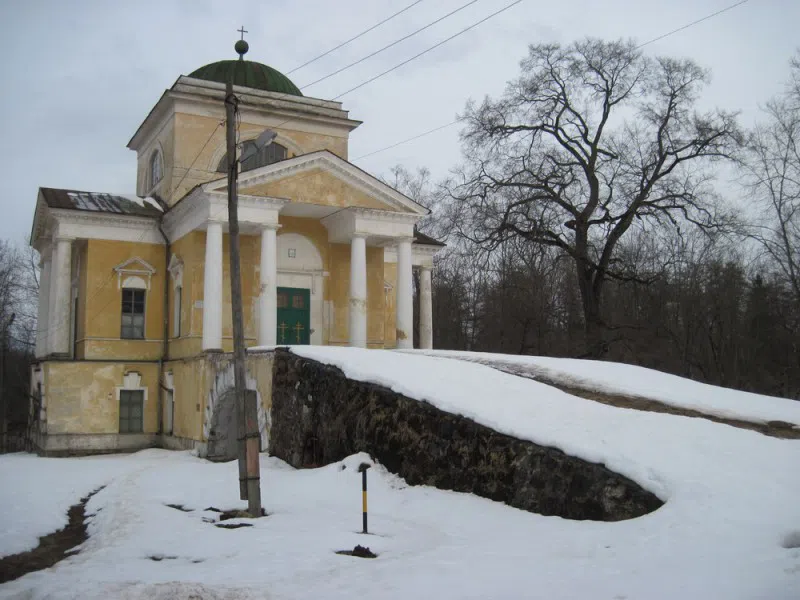 Усадьба с колоннами в лесу, фото 1