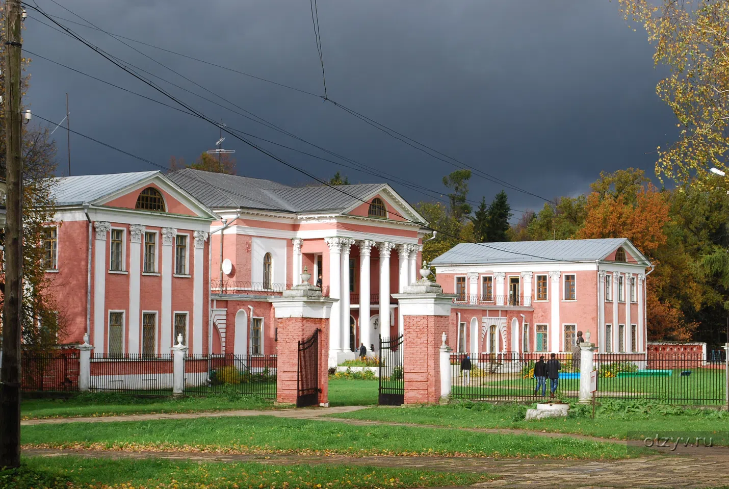 Розовый дворец с белыми колоннами, фото 8