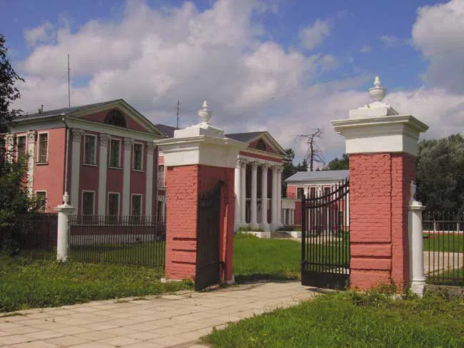 Розовый дворец с белыми колоннами, фото 13