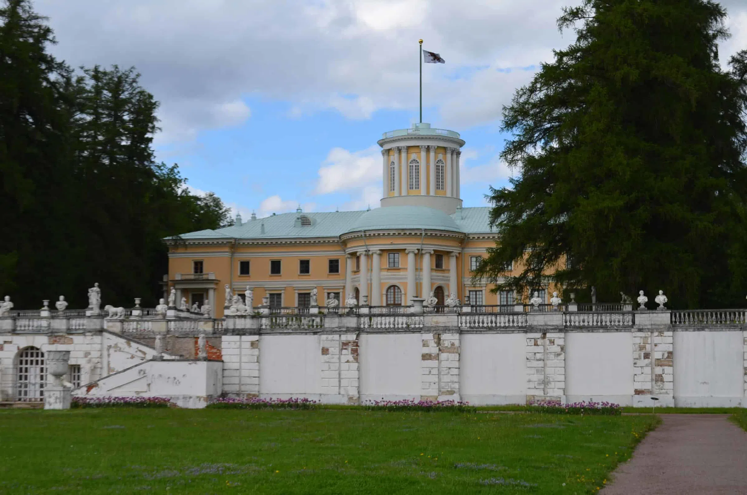 Усадьба с ротондой и парком, фото 1