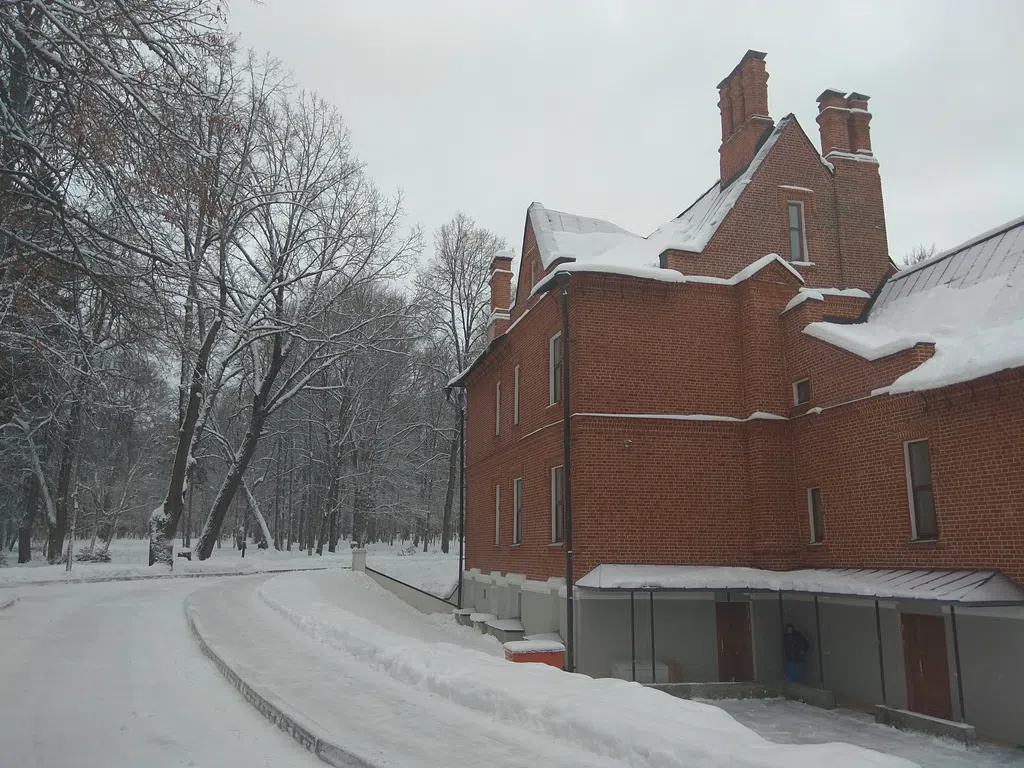 Кирпичная усадьба у парка, фото 1