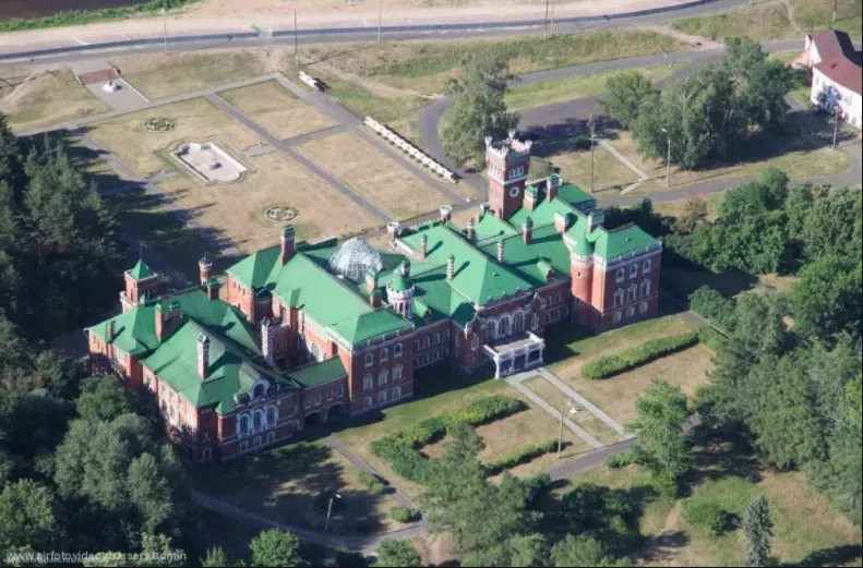 Замок на зелёном холме, фото 1