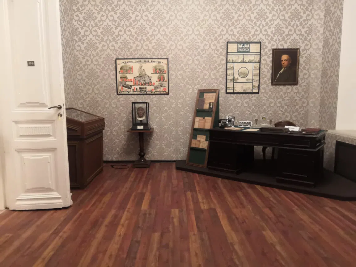 Парадная лестница музея, фото 18