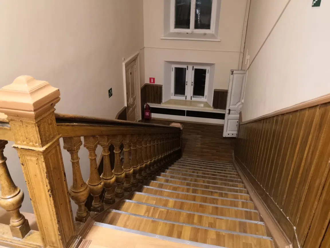 Парадная лестница музея, фото 16