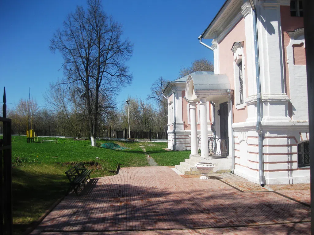Усадьба с розовым фасадом, фото 1